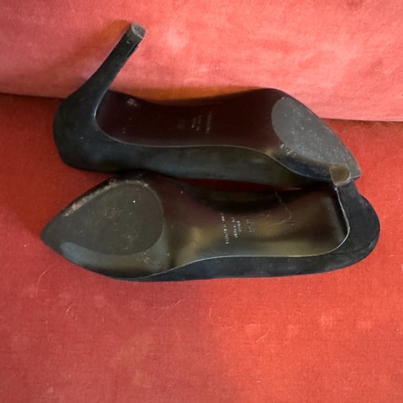Elegant Black Suede Heels - Picture 9 of 9